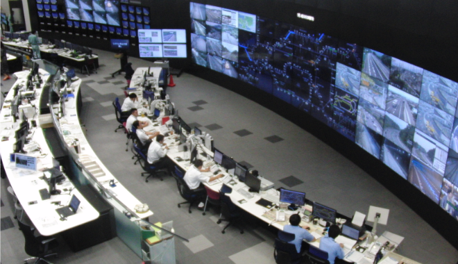 高速道路管理室を俯瞰した写真