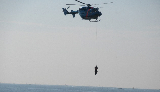 ヘリコプターでの救助訓練