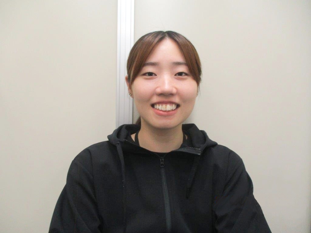 技官の正面写真